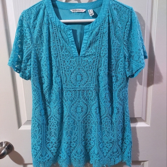 Beautiful Lace Tunic Style Blouse Size Medium - Picture 3 of 10